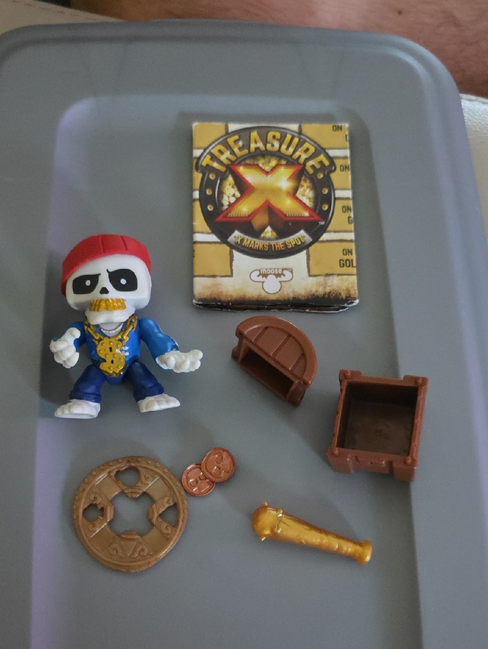 TREASURE X SERIES 1 ROGUE GOLDSNATCHER FIGURE W/TREASURE - Picture 2 of 7